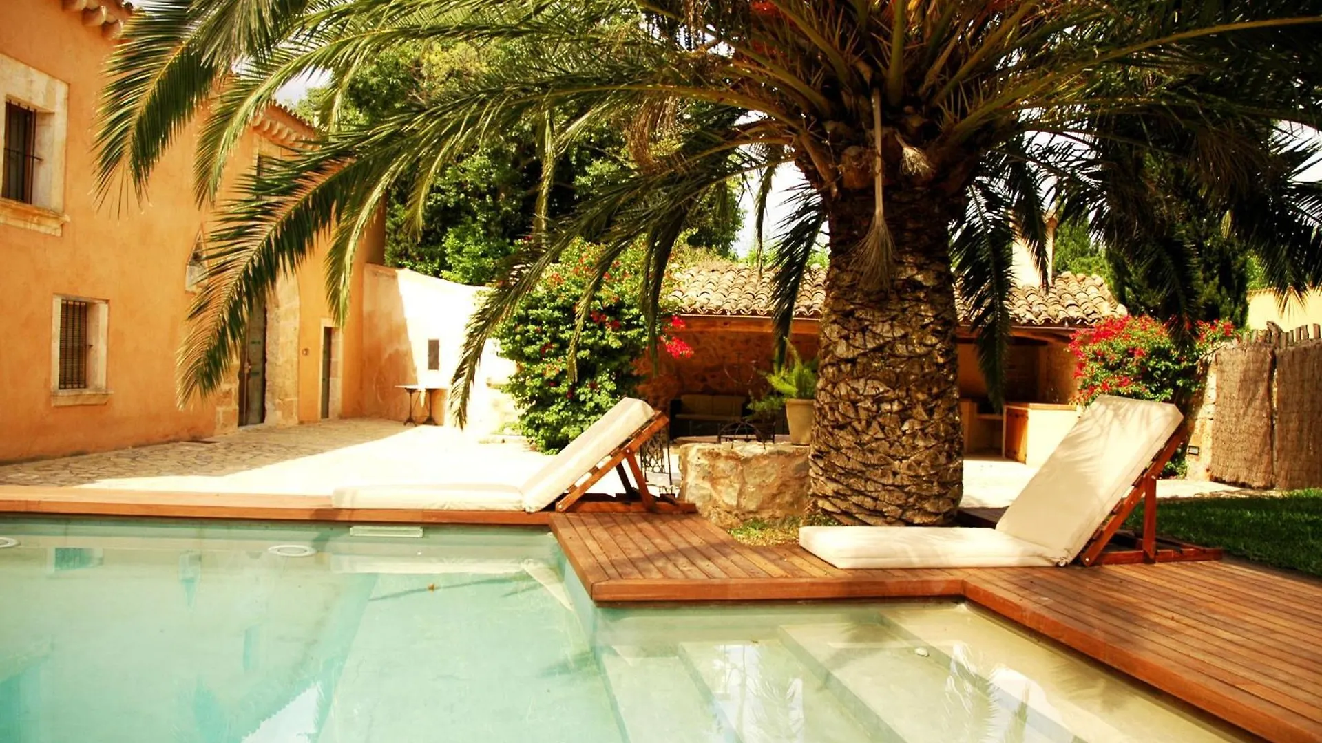 Yourhouse Can Mir Villa location